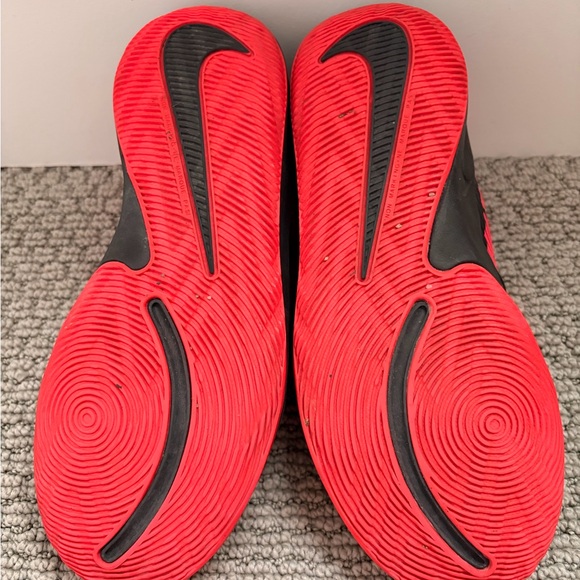Nike Black and Red Athletic Shoes - Picture 3 of 6